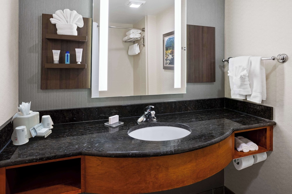 Hilton Garden Inn Milford - photo 21