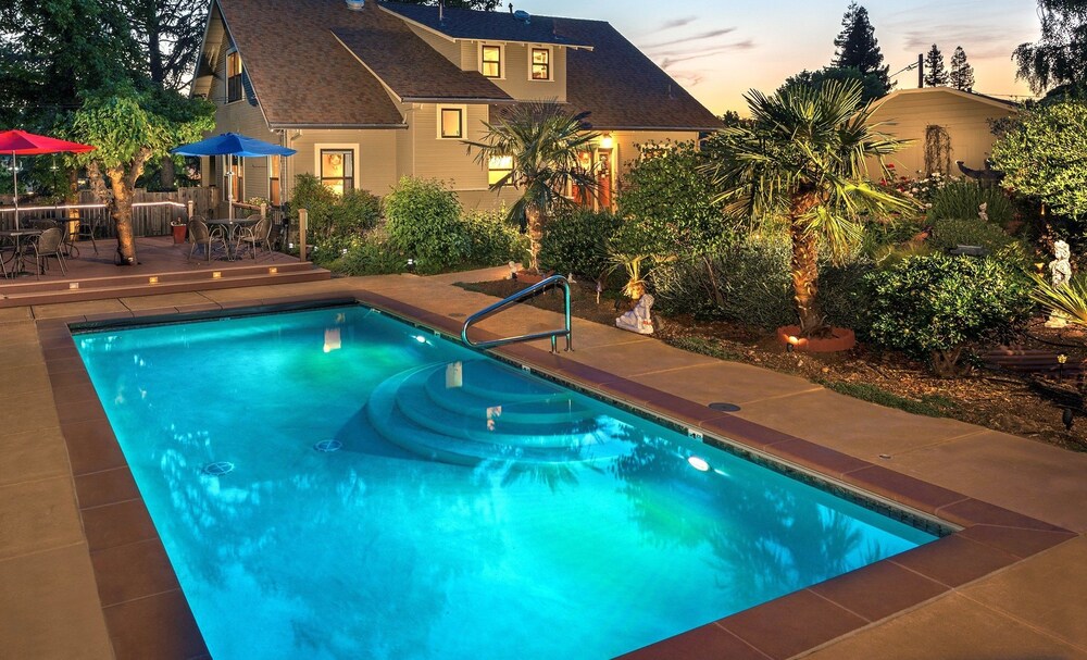 Bella Luna Inn - carbon neutral hotel in Healdsburg
