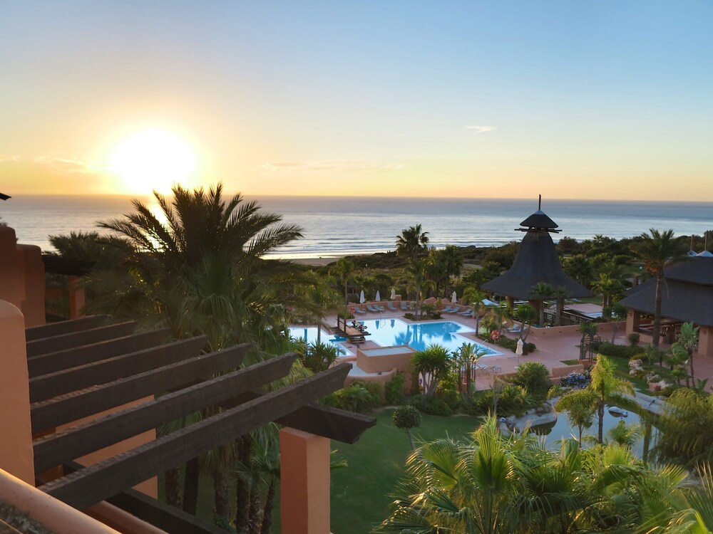Aparthotel Novo Resort — 5-Star Luxury Hotel in Chiclana De La Frontera, Spain