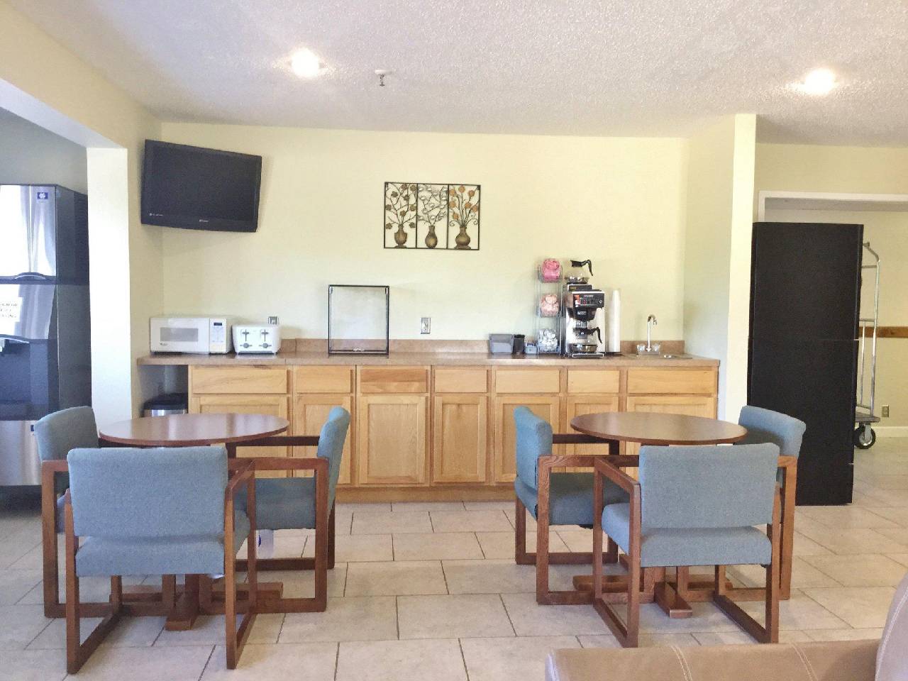 Americas Best Value Inn & Suites - photo 17