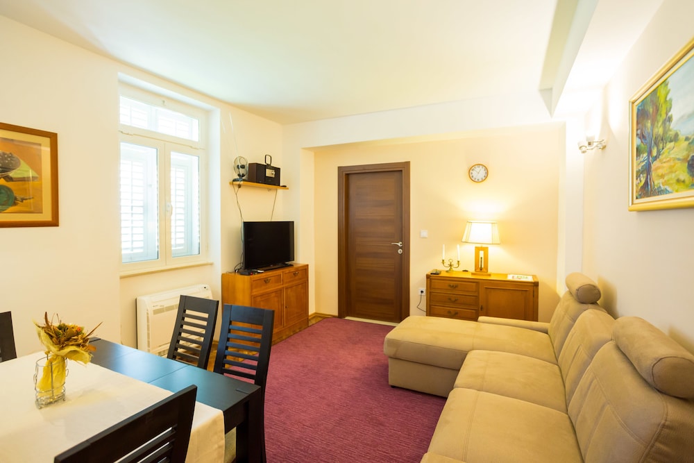 Ivana's Central Suites