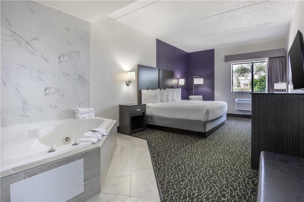 Best Western Bolingbrook Hotel - photo 7