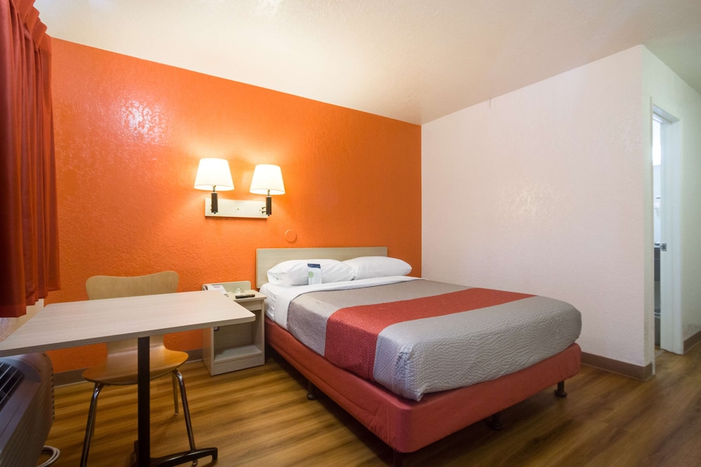 Park Inn by Radisson Lakewood - featured photo