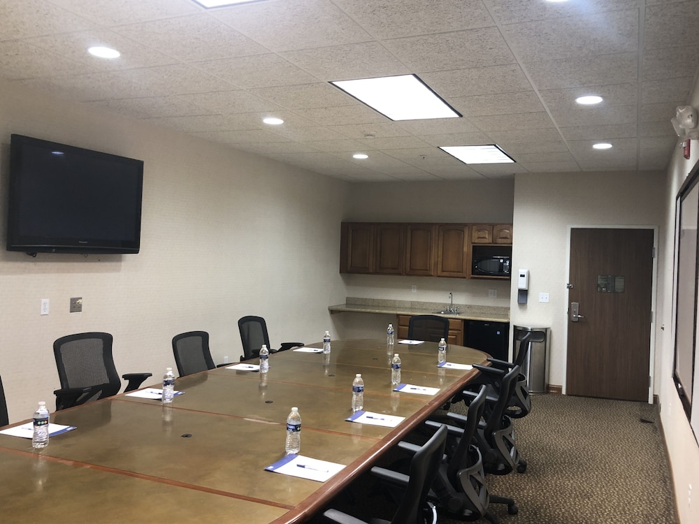 Holiday Inn Express Hotel & Suites Lansing Dimondale by IHG - photo 59