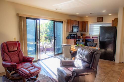Shaman's Den Aptly decorated space w a view — 4-Star Luxury Hotel in Sedona, United States