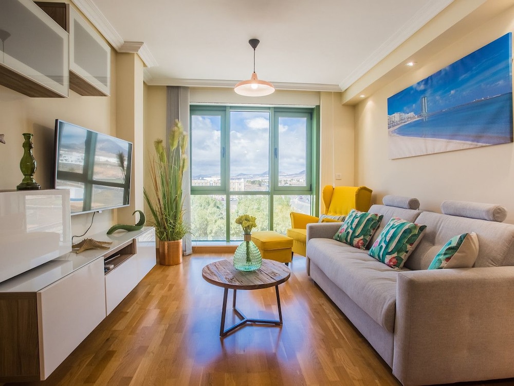 Apartament the Paradise Jaira II — 4-Star Luxury Hotel in Arrecife, Spain