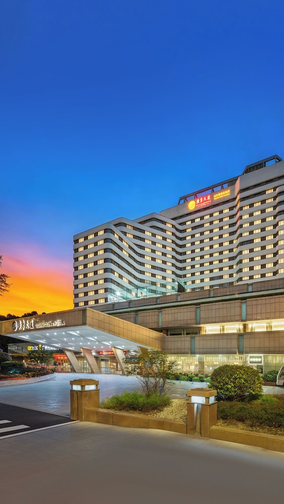 Guangdong Hotel — 4-Star Luxury Hotel in Guangzhou, People's Republic of China