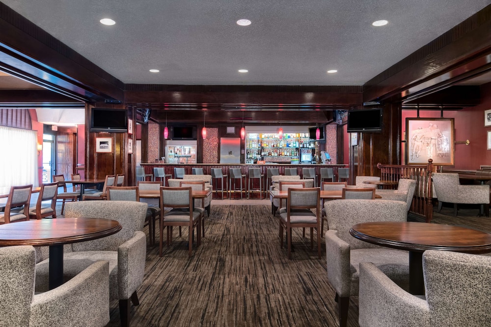 Doubletree by Hilton Philadelphia Airport - photo 32