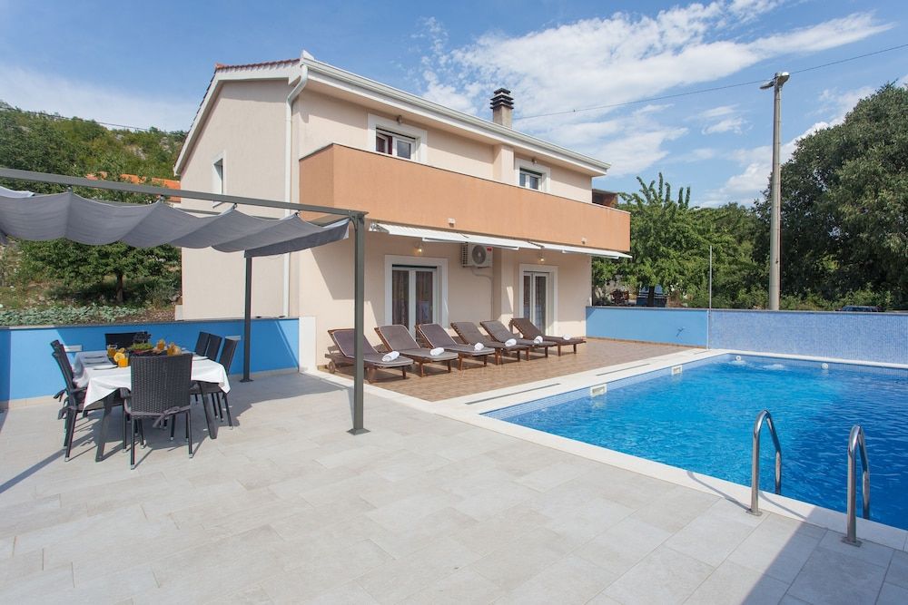 Villa Tomic — 4-Star Luxury Hotel in Omis, Croatia