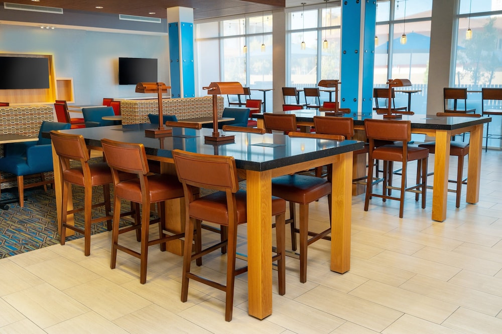 Holiday Inn Express & Suites Las Vegas E Tropicana by IHG - photo 37