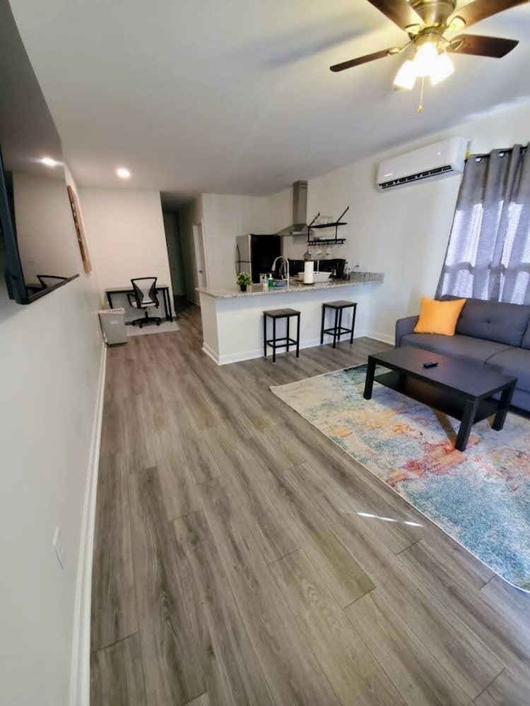 LakewoodLyon Park Renovated Cottage Near Duke 28B — 4-Star Luxury Hotel in Durham, United States
