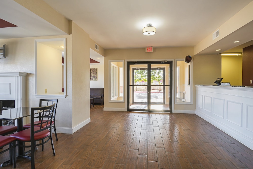 Red Roof Inn & Suites Scottsboro - photo 2