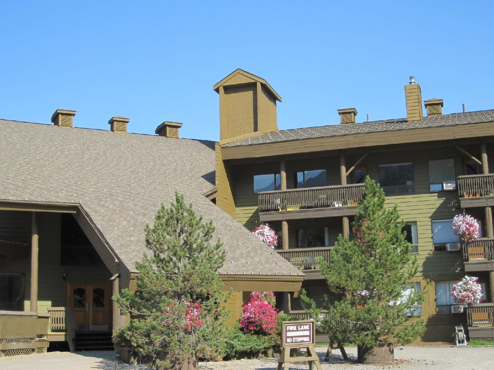 The Griz Inn — hotel in Fernie