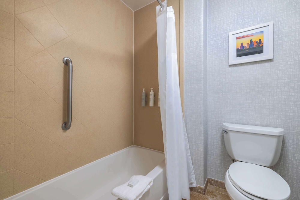 Hampton Inn & Suites Brenham - photo 21