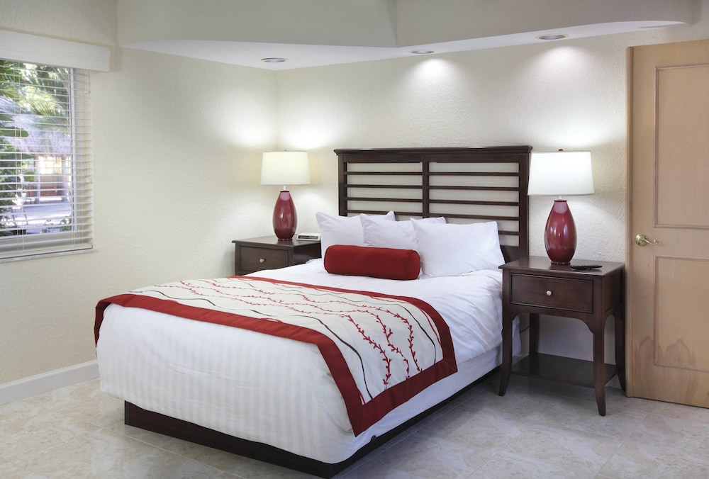 Wyndham Ocean Palms - photo 2