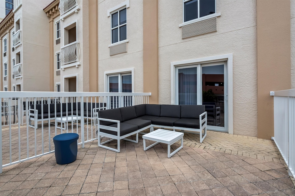 Hampton Inn & Suites St. Petersburg Downtown - photo 50