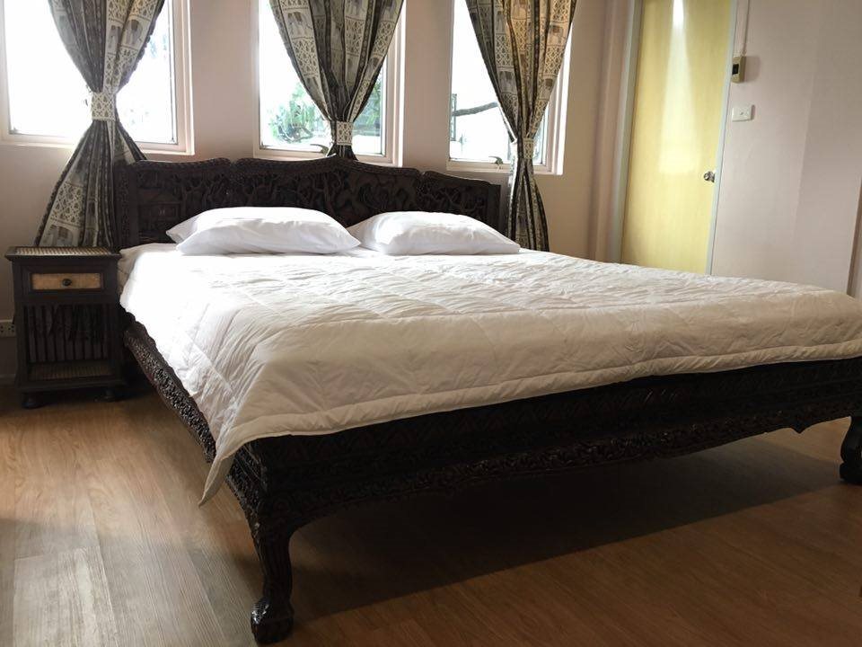 The Grand Palace Hostel