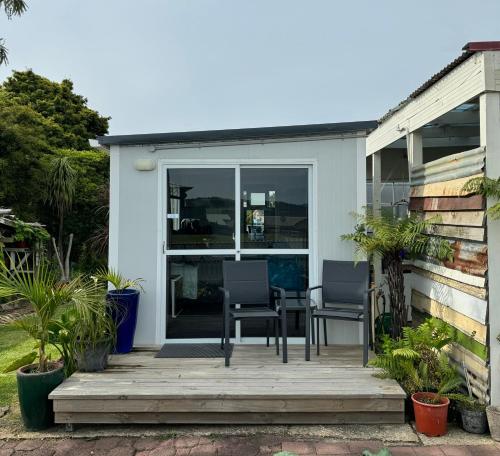 Raglan Seaview Cabin — 4-Star Luxury Hotel in Raglan, New Zealand