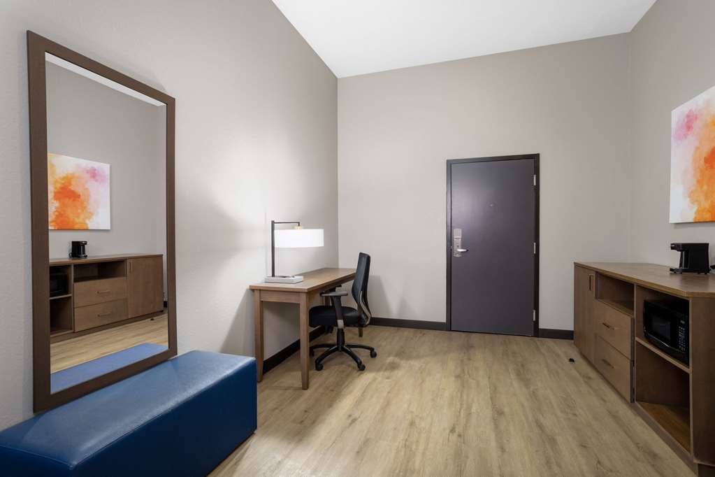 La Quinta Inn & Suites by Wyndham Augusta Near Fort Gordon - photo 20