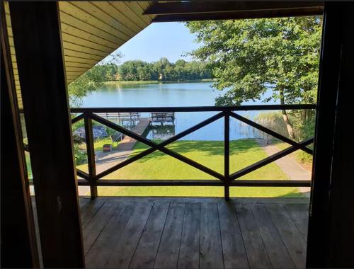 Atostogų namelis ant ežero kranto in Unknown City, Lithuania