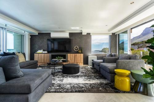 26OnFirst UPS Sea Views and Personalised Services