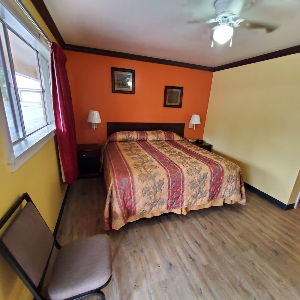 Vanguard Motel - photo 8