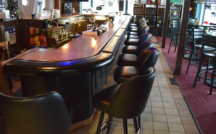 Oneida Village Inn - photo 3