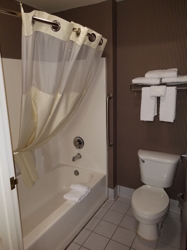 Holiday Inn Express & Suites Portland East - photo 16