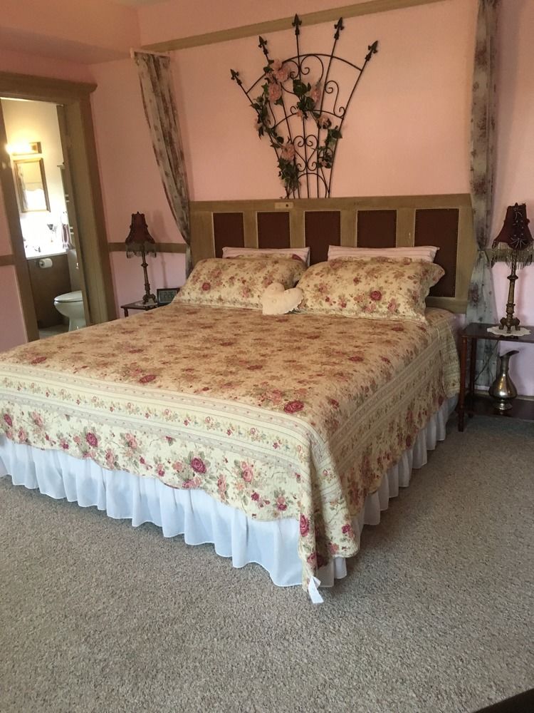 Francie's Inn - photo 12