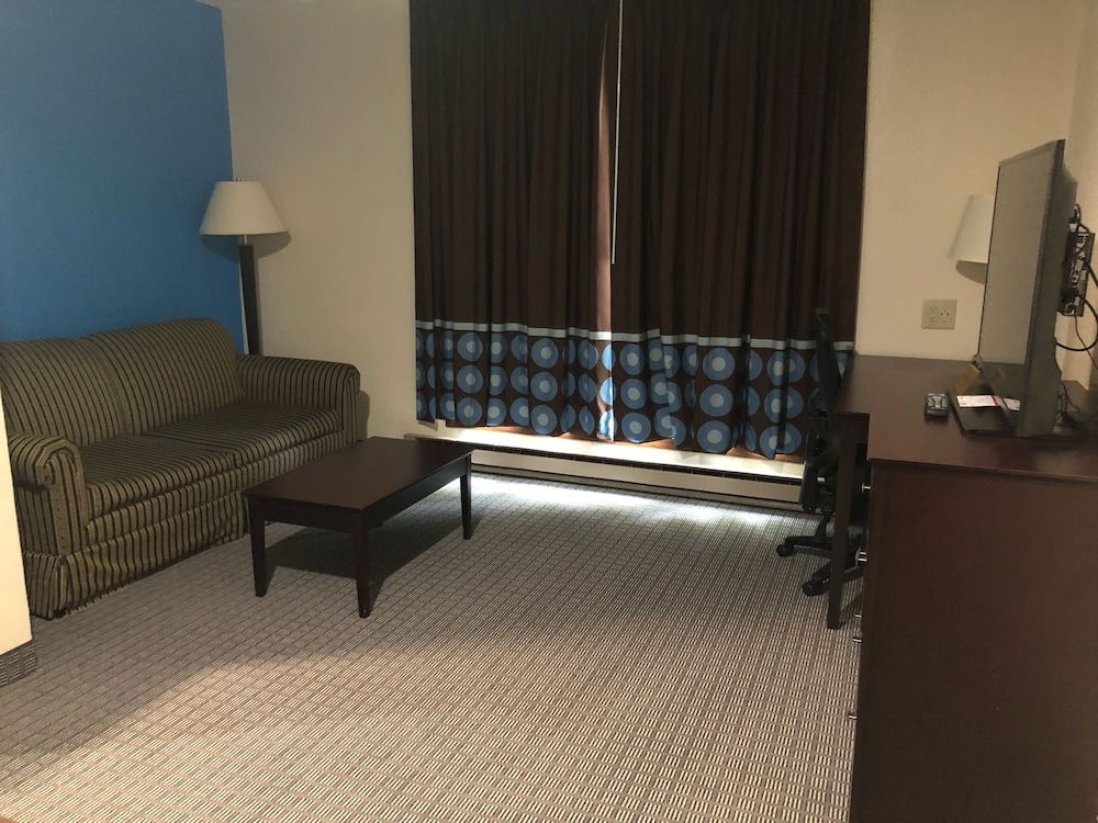 AmeriVu Inn & Suites - photo 3