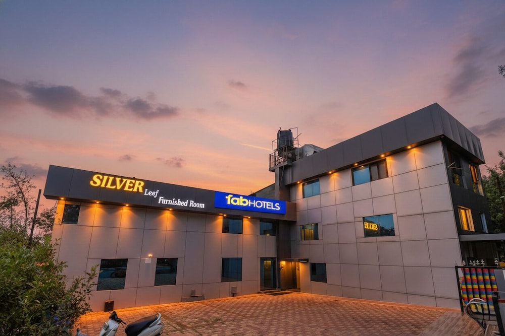 Fabhotel Silver Leef Resort — Wai