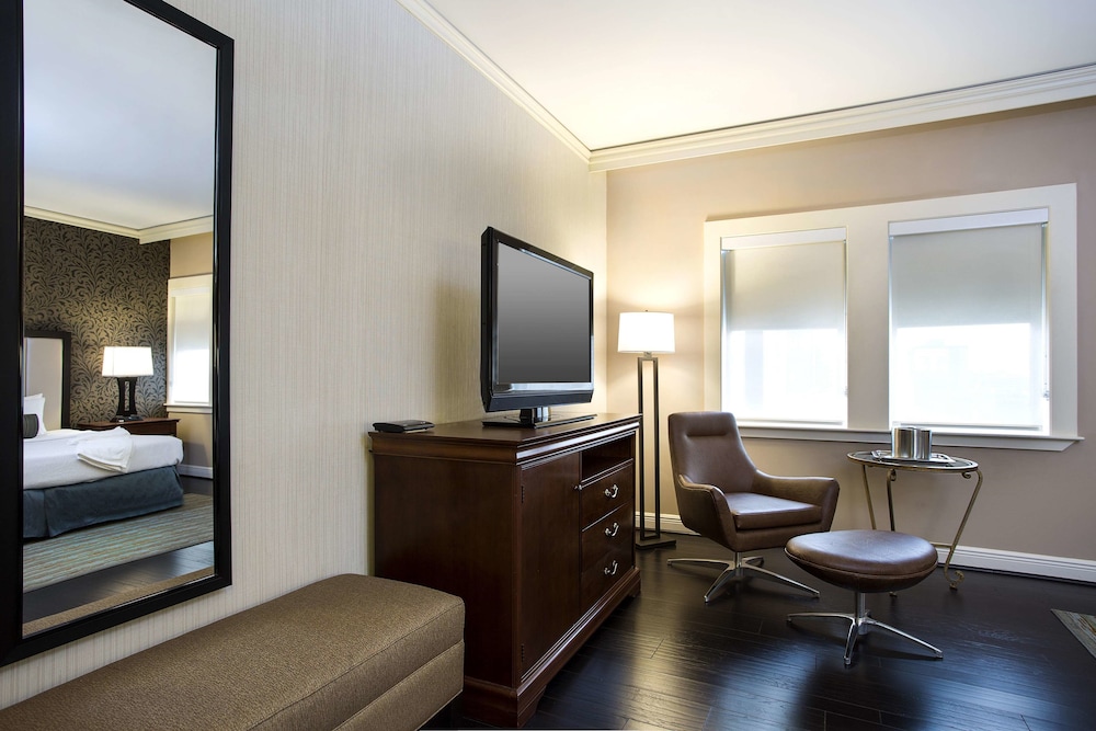 The Whitehall Houston - photo 11