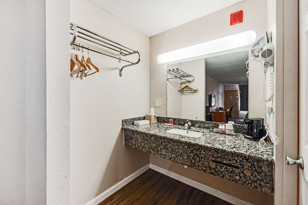 Econo Lodge And Suites Bricktown - photo 23