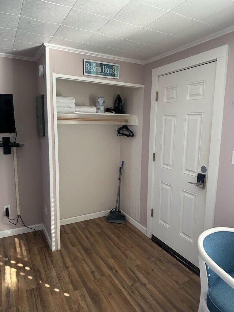 Vineyard Harbor Motel Private Beach - photo 206