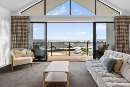 Peaceful Taupo Escape With King Suite and Comfort — 4-Star Luxury Hotel in Taupo, New Zealand