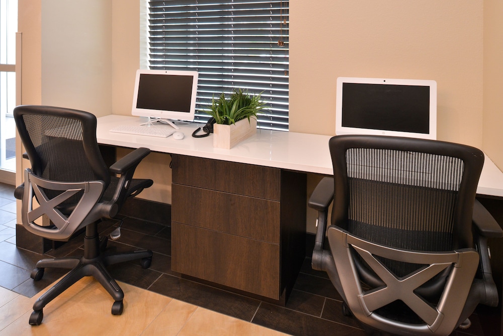 Candlewood Suites Austin Airport - photo 39