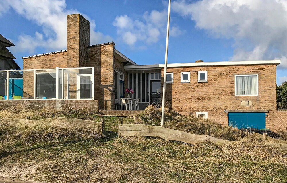 Blaauburgh - carbon neutral hotel in Unknown City