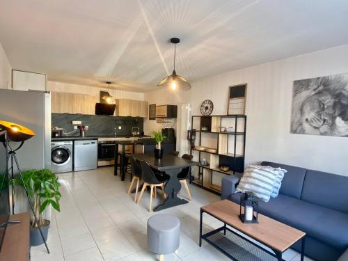 La Coquille: Bright Cozy 3 Min From Parc Expo in Poitiers, France