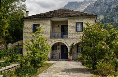 To Rodi — 4-Star Luxury Hotel in Konitsa, Greece