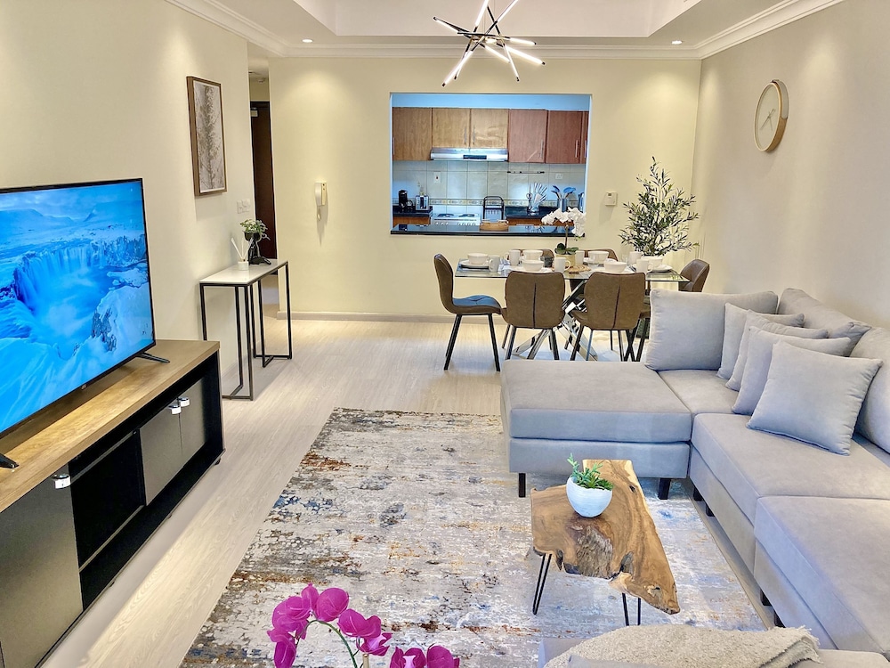 White Sage Lakefront Apartment Amidst Parks With Lake Access — 4-Star Luxury Hotel in Dubai, United Arab Emirates