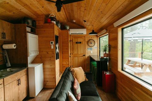 Cabin 6 The Bike Haus — 4-Star Luxury Hotel in Lakeside, United States
