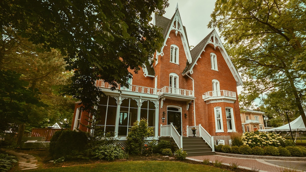 Merrill House — 4-Star Luxury Hotel in Prince Edward, Canada