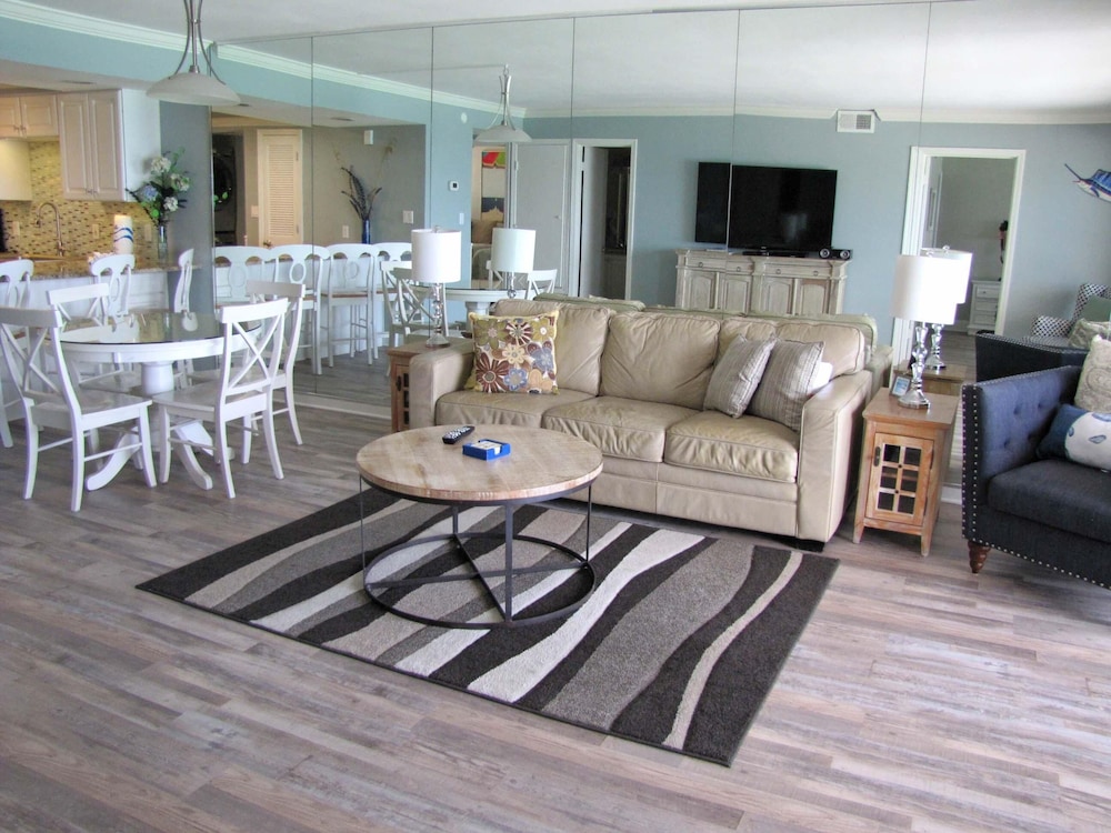 Beach House Condos by Crystal Waters — 4-Star Luxury Hotel in Destin, United States