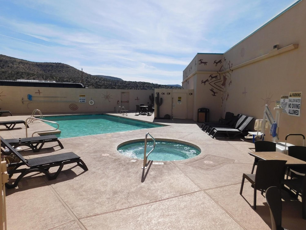 Hualapai Lodge - photo 17
