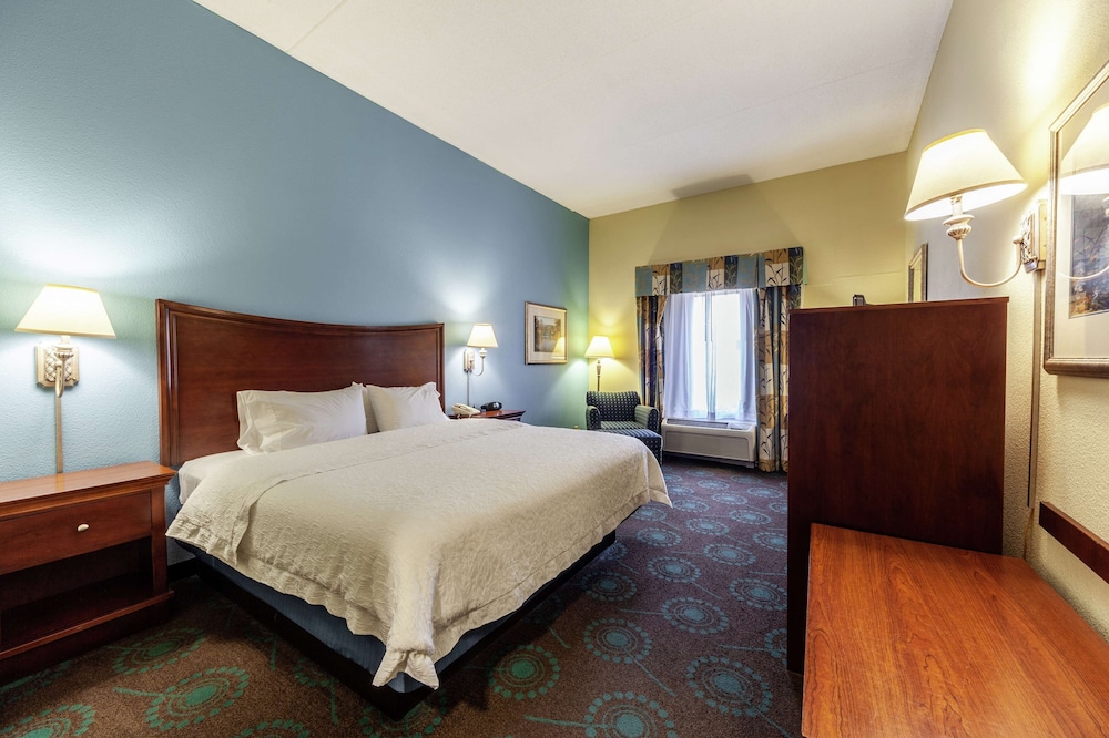 Hampton Inn Martinsburg South Inwood - photo 14