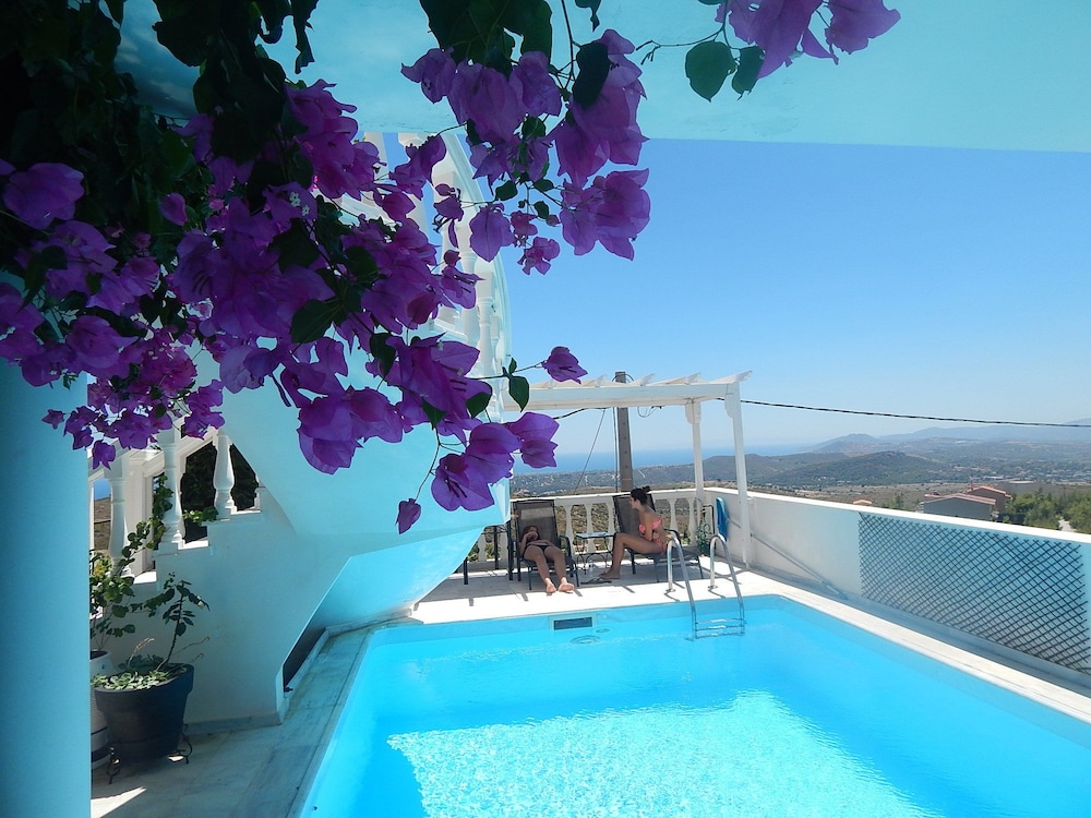 Peggy's Villa — 4-Star Luxury Hotel in Rafina, Greece