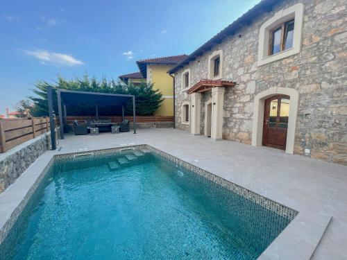Stone Villa Otranto with pool close to Opatija — 4-Star Luxury Hotel in Opatija, Croatia
