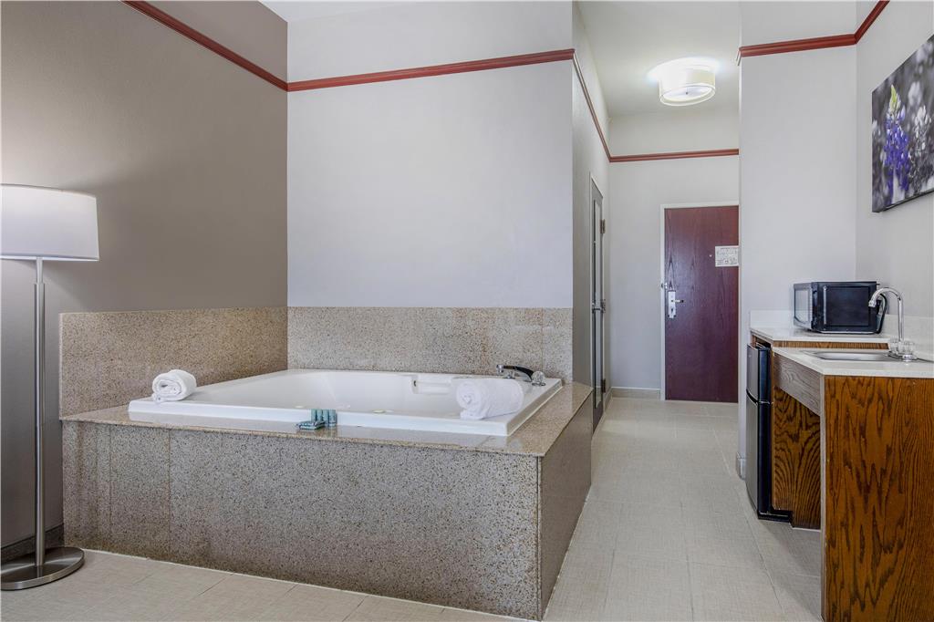 Best Western Limestone Inn & Suites - photo 32