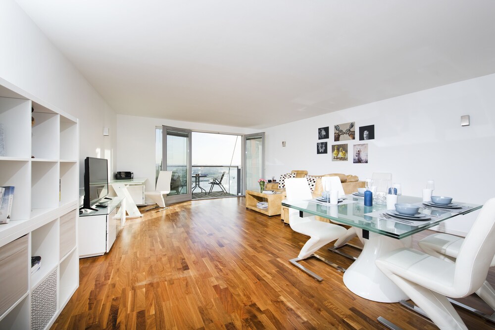 Stylish Luxury 2Br Near Canary Wharf — 4-Star Luxury Hotel in London, United Kingdom