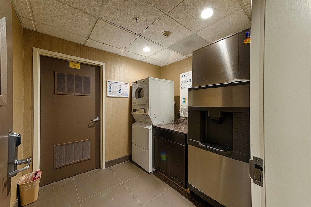 Best Western Plus Delta Inn & Suites - photo 21